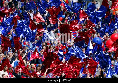 CRYSTAL PALACE FANS CRYSTAL PALACE FC V MANCHESTER CRYSTAL PALACE FC V MANCHESTER WEMBLEY Stadion LONDON ENGLAND 21. Mai 2016 Stockfoto