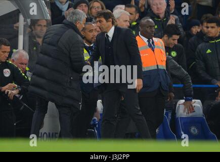 MANCHESTER UNITED MANAGER JOSE CHELSEA V MANCHESTER UNITED STAMFORD BRIDGE Stadion LONDON ENGLAND 23. Oktober 2016 Stockfoto