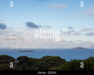 Frachter verlassen Esperance Port, Western Australia Stockfoto