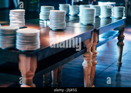 Luxus Tischdekoration.  Design-Details der Luxus-Veranstaltungen. Dinge wie schöne Tabelle Einstellung für das Ereignis bereit. Stockfoto