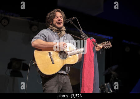 Jack Savoretti durchführen am Jazz Festival Cheltenham, Cheltenham, UK. 27. April 2017 Stockfoto