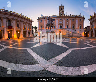 Piazza del Campidoglio und Kaiser Marcus Aurelius Statue am Morgen, Rom, Italien Stockfoto