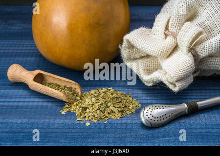 Yerba Mate in Kürbis matero Stockfoto