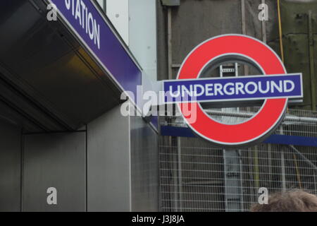 Klassische London unterirdische Zeichen Stockfoto