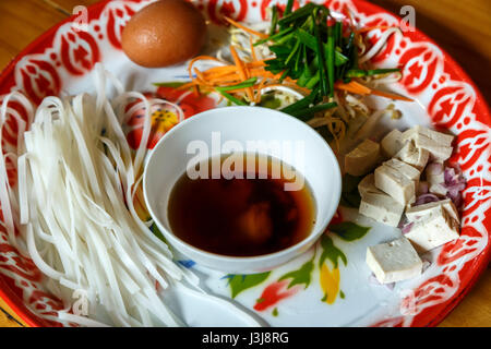 Zutaten für Hähnchen Pad Thai, Thai Farm Cooking School in der Nähe von Chiang Mai, Thailand Stockfoto