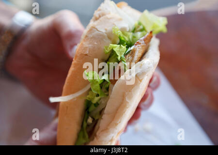 Fisch-Sandwich, Eminonu, Istanbul, Türkei Stockfoto