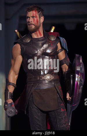 Thor: Ragnarok ist ein anstehenden amerikanischen Superhelden-Film basiert auf den Marvel Comics Charakter Thor, von Marvel Studios produziert und vertrieben von Walt Disney Studios Motion Pictures.  Dieses Foto ist nur zu redaktionellen Zwecken und unterliegen dem Copyright von der Filmgesellschaft und/oder der Fotograf von dem Film oder der Firma zugeordnet und kann nur durch Veröffentlichungen im Zusammenhang mit der Förderung der oben genannten Film reproduziert werden. Eine obligatorische Gutschrift auf die Filmgesellschaft ist erforderlich. Der Fotograf sollte auch angerechnet werden, wenn bekannt. Stockfoto