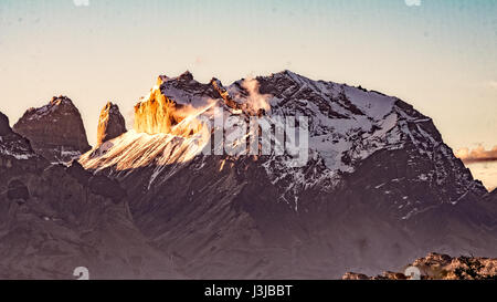 Cuerno Principal Höhepunkt bei Sonnenuntergang im Torres del Paine Nationalpark, Chile Stockfoto
