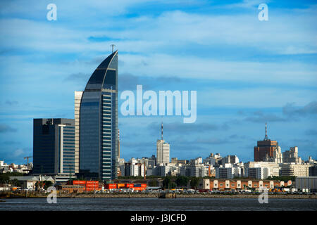 Montevideo Waterfront und Fernmeldeturm oder Antel Tower ist ein 157 Meter hohen Gebäude in Montevideo, Uruguay Stockfoto