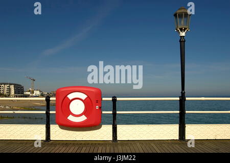 AJAXNETPHOTO. WORTHING, ENGLAND. -AM MEER - BLICK VON DER PIER, BLICK NACH OSTEN. FOTO: JONATHAN EASTLAND/AJAX REF: D2X0206 2 Stockfoto