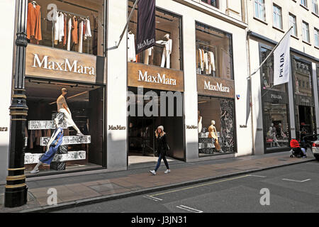 Außenansicht von Schaufensterpuppen im Fenster MaxMara Old Bond Street in London W1 KATHY DEWITT speichern Stockfoto