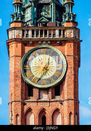 Polen, Westpommern, Gdansk, Old Town, Detailansicht auf den Glockenturm des Rathauses Stockfoto