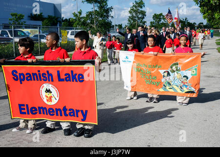 Miami Florida, Spanish Lake Elementary School, Internationaler Spaziergang zum Schultag, Studenten Bildung Schüler Jugend, Sicherheitsposter Wettbewerb, Parade, mult Stockfoto
