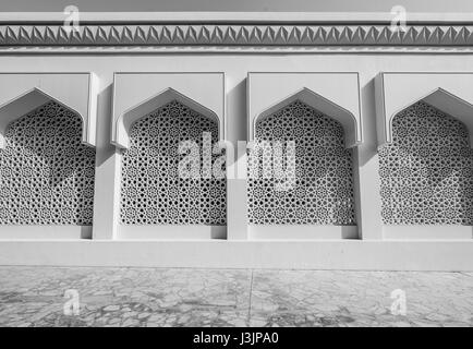 Alfarooq Moschee oder Masjid Al Farooq. Befindet sich im historischen Viertel Al Fahidi (Al Bastakiya) Stockfoto