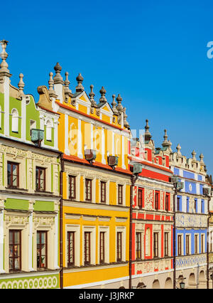 Polen, Woiwodschaft Lublin, Zamosc, Altstadt, bunten Häusern am Marktplatz Stockfoto