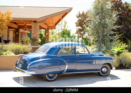 Chevy DeLuxe Auto bei Hochzeit Stockfoto