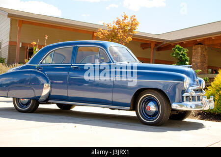 Chevy DeLuxe Auto bei Hochzeit Stockfoto