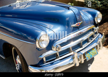 Chevy DeLuxe Auto bei Hochzeit Stockfoto