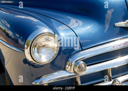 Chevy DeLuxe Auto bei Hochzeit Stockfoto