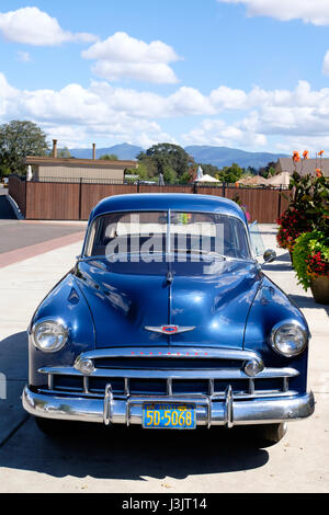 Chevy DeLuxe Auto bei Hochzeit Stockfoto