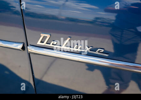 Chevy DeLuxe Auto bei Hochzeit Stockfoto