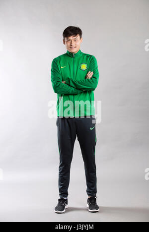 Porträt des chinesischen Fußballspieler Zhang Yan von Beijing Sinobo Guoan F.C. für die 2017 Chinese Football Association Super League, in Benahavis, Marbella, Spanien, 18. Februar 2017. Stockfoto