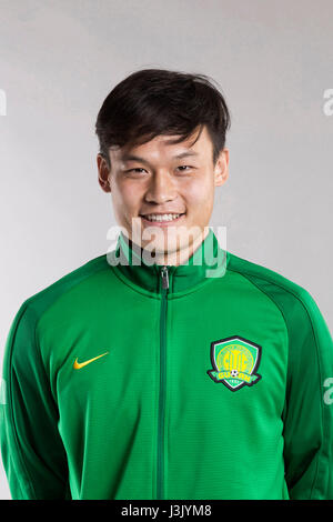 Porträt des chinesischen Fußballspieler Zhang Yan von Beijing Sinobo Guoan F.C. für die 2017 Chinese Football Association Super League, in Benahavis, Marbella, Spanien, 18. Februar 2017. Stockfoto