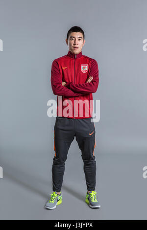 Porträt des chinesischen Fußballspieler Yan Shipeng von Changchun Yatai F.C. für die 2017 Chinese Football Association Super League, in Chongqing, China, 24. Februar 2017. Stockfoto