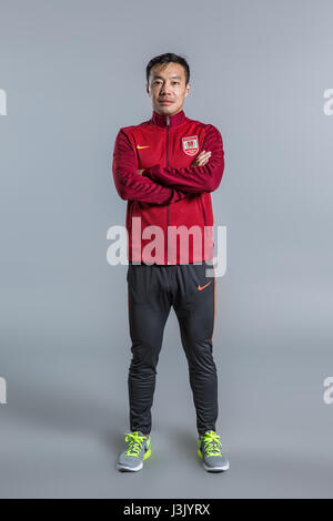 Porträt des chinesischen Fußballspieler Yan Feng von Changchun Yatai F.C. für die 2017 Chinese Football Association Super League, in Chongqing, China, 24. Februar 2017. Stockfoto