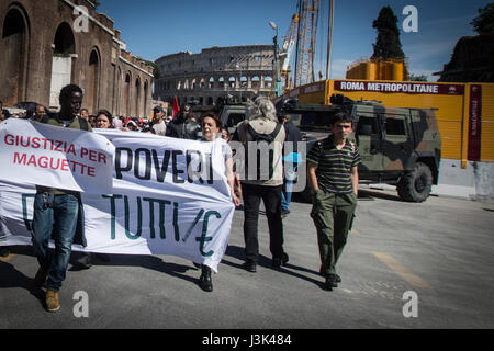 Rom, Italien. 5. Mai 2017. Manifestation der Einwanderer, Wahrheit und Gerechtigkeit über den Tod von Nian Maguette, Senegalesen Straße Verkäufer zu suchen. Bildnachweis: Andrea Ronchini/Pacific Press/Alamy Live-Nachrichten Stockfoto