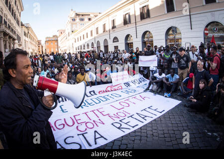 Rom, Italien 5. Mai 2017 Manifestation von Einwanderern, Wahrheit und Gerechtigkeit über den Tod von Nian Maguette, Senegalesen Straße Verkäufer zu suchen. Bildnachweis: Andrea Ronchini/Pacific Press/Alamy Live-Nachrichten Stockfoto