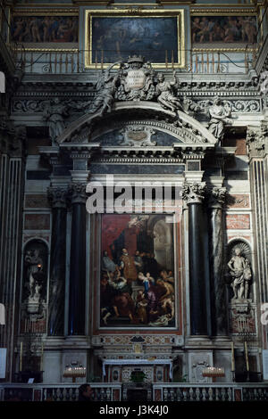 Gemälde "The Wunder des Heiligen Ignatius von Loyola" flämischen Malers Rubens auf dem Display im Seitenaltar in der Kirche des Gesu (Chiesa del Gesu) in Genua, Ligurien, Italien. Stockfoto