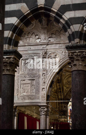 Kapelle des Heiligen Johannes des Täufers (Cappella di San Giovanni Battista) in Genua Kathedrale (Duomo di Genova) in Genua, Ligurien, Italien. Die heilige Asche des Heiligen Johannes des Täufers sind in dieser Kapelle gehalten. Stockfoto