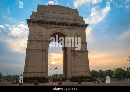 India Gate Delhi - ein historisches Kriegerdenkmal Rajpath unterwegs bei Sonnenaufgang. Stockfoto