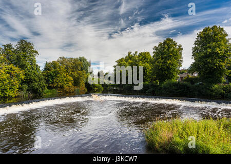 Der Fluss Suir fließt durch die Stadt Cahir, County Tipperary, Irland Stockfoto