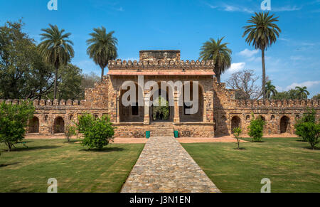 Humayun Grabmal antiken Ruinen gateway Khan niazi Grab in die komplexe Website zu Isa. Humayun Tomb ist ein UNESCO-Weltkulturerbe. Stockfoto