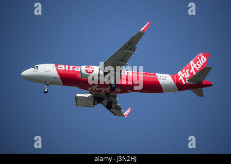 CHIANG MAI, THAILAND-29. April 2017: HS-BBZ A320-200 der Thai Airasia. Landung in Chiangmai Flughafen von Phuket. Stockfoto