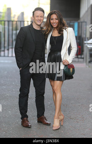 Karen und Kevin Clifton außerhalb ITV Studios mit: Karen Clifton, Kevin Clifton wo: London, Vereinigtes Königreich bei: 5. April 2017 Stockfoto