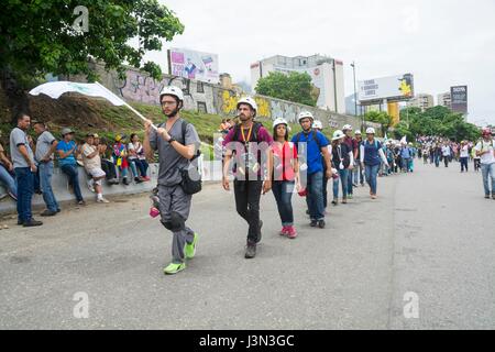 Sie sind Primeros Auxilios UCV oder Ersthelfer von der Universidad Central de Venezuela, einer Gruppe, gegründet im Jahr 2014 bei Student protestiert, die Stockfoto