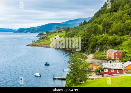 Schöne Natur Hardangerfjord Landschaft Sommerregen Norwegen Stockfoto