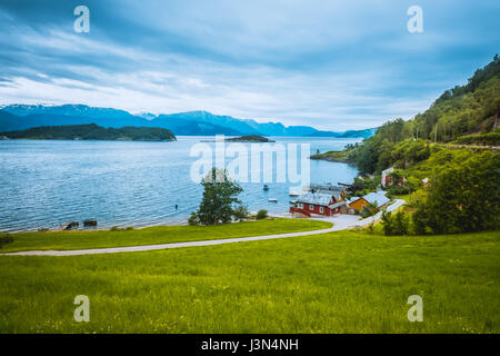 Schöne Natur Hardangerfjord Landschaft Sommerregen Norwegen Stockfoto