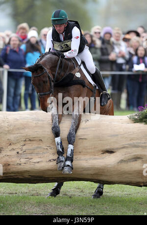 Magennis geritten von Irlands Jim Newsam weigert sich auf Anhieb wie sie Zaun 15 in der Langlauf-Phase am Tag vier der 2017 Badminton Horse Trials zu springen. Stockfoto