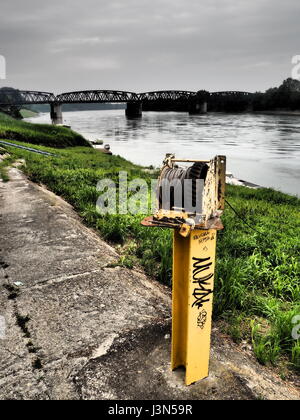 Aufnahme bei einem Spaziergang entlang des Flussufers Stockfoto