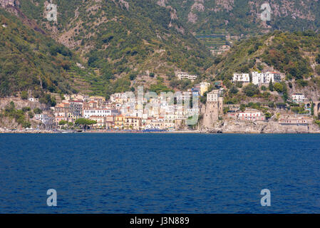 Blick auf Cetara Stadt auf Amalfi Küste, Kampanien, Italien Stockfoto