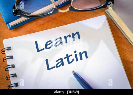 Lernen Sie Latein in einem Editor geschrieben. Bildungskonzept Stockfoto