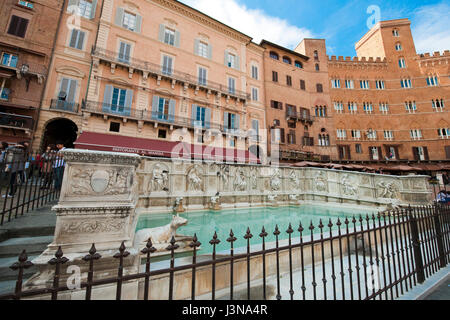 Brunnen, Piazza di Campo, Siena, Toskana, Italien, Europa Stockfoto