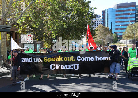 Sydney, Australien. 7. Mai 2017. Die jährliche Maifeiertag März begann im Hyde Park North von 12:00 mit reden. Demonstranten dann live marschierten bis Prince Alfred Park für Essen,-Musik und Unterhaltung. In diesem Jahr war das Thema für Maifeiertag Ungleichheit, mit einem Fokus auf Arbeitnehmerrechte kämpfen. Kredit: Kredit: Richard Milnes/Alamy Live-Nachrichten Stockfoto
