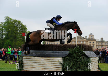 Badminton, UK. 6. Mai 2017. 6. Mai 2017, Rosalind Canter Reiten Allstar B in der Cross Country-Phase von 2017 Mitsubishi Motors Badminton Horse Trials, Badminton House, Bristol, Vereinigtes Königreich. Jonathan Clarke/Alamy Live-Nachrichten Stockfoto