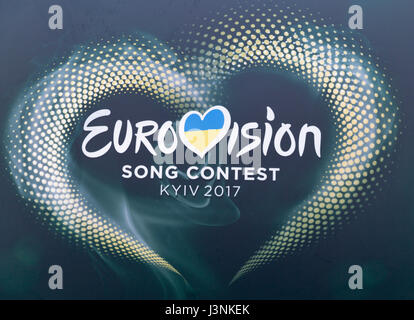 Eurovision Song Contest 2017, in Kiew, Ukraine, im 6. Mai 2017. Eurovision Song Contest 2017 Logo outdoor Closeup in Eurovision Village auf Chreschtschatyk Straße im Zentrum von Kiew, Hauptstadt der Ukraine. Stockfoto