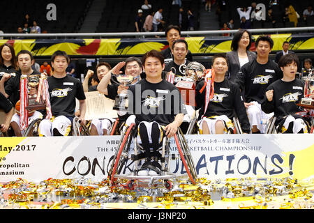 Tokio, Japan. 5. Mai 2017. MAX/Miyagi MAX Teamgruppe (MAX) Rollstuhl-Basketball: Japan Rollstuhl Basketball Championship Award Ceremony am Tokyo Metropolitan Gymnasium in Tokio, Japan. Bildnachweis: Yohei Osada/AFLO SPORT/Alamy Live-Nachrichten Stockfoto